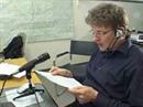 News.ch-Kolumnist Patrik Etschmayer nimmt eine Audiodatei auf.