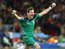 Weltmeister-Goalie Iker Casillas lässt seiner Freude freien Lauf.