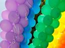 Bunte Luftballons sorgten an der Pride Parade für Farbtupfer. (Archivbild)