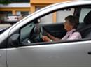 Training im Simulator ermöglicht Senioren sichereres Autofahren.