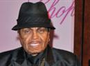 Joe Jackson, der Vater des verstorbenen King of Pop Michael Jackson, liegt nach einem Schlaganfall im Krankenhaus.