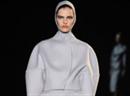 Thierry Mugler begeisterte das Publikum der Paris Fashion Week mit ungewöhnlich weichen Silhouetten.