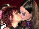 Sharon und Ozzy Osbourne führen durch den Abend.