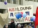 Studierende protestieren am 29. Januar in Basel gegen den Fächerabbau.