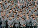 Die Armee muss von 2006-2008 auf 447 Mio. Franken verzichten. Bild: Offiziere der Schweizer Armee.