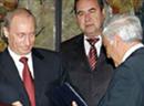 Wladimir Putin und Mosche Katzav unterzeichnen ein israelisch-russisches Joint Venture.