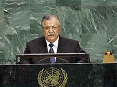 Talabani versicherte dem Plenum, dass der Irak die Vision von einer Nahostregion ohne Massenvernichtungswaffen hege.