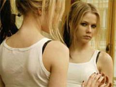 Das neue Haus von Avril Lavigne hat zehn Badzimmer.