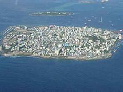 Die Malediven sind durch den Anstieg des Meeresspiegels in ihrer Existenz bedroht. Bild: Hauptstadt Male.
