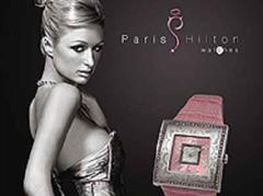 Die weltweiten Vertriebsrechte für «Paris Hilton Watches» besitzt Parlux Ltd. (USA), welche bereits seit 2004 die
Parfum-Linie von Paris Hilton vertreibt.