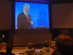 Die Rede von Bill Clinton wurde ins Audimax der Uni St. Gallen übertragen.