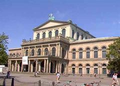 Oper in Hannover: Die Abonnenten atmen auf, Puhlmann geht nach Stuttgart.