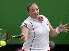 Myriam Casanova, hier bei den Australien Open, ist erfolglos in das Tennisjahr 2004 gestartet.