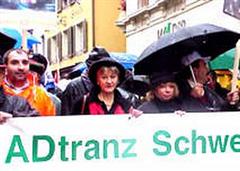 Christianne Brunner (mit schwarzem Hut)bei einer ADtranz-Demo in Liestal
