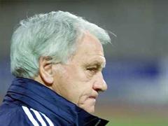 Der frühere englische Nationaltrainer Bobby Robson ist wieder erkrankt.
