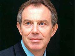 Tony Blair überbringt den britischen Soldaten den Dank für ihren gefahrvollen Einsatz.