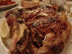 Das Steak stammt vom jungen Rind aus dem Chiana-Tal, sollte 600 Gramm wiegen, zwei Zentimeter hoch sein und rasch auf dem Holzkohlengrill garen.
