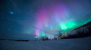 Die Nordlichter, oder Aurora Borealis, sind vielleicht das bekannteste meteorologische Phänomen Islands.