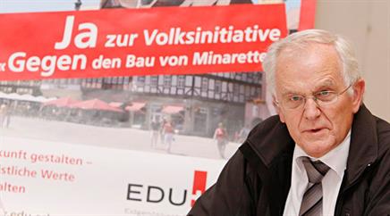 Reaktionäre Kräfte schliessen sich für das Referendum zusammen, mit dabei auch EDU-Präsident Hans Moser.