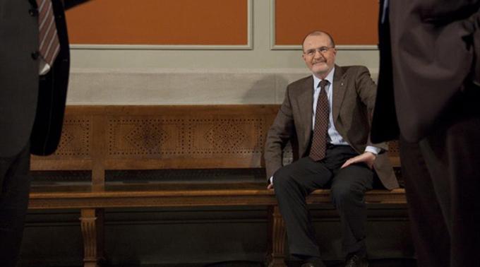 Überraschungsmoment auf seiner Seite: FDP-Präsident Fulvio Pelli verfolgt eine TV-Aufzeichnung.