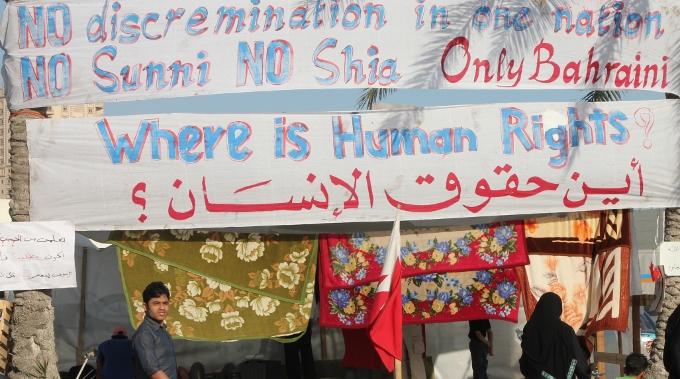 Banner in Bahrain: «Keine Sunniten, keine Shiiten, nur Bahrainer.»