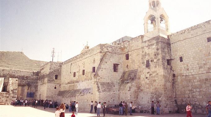 In Jerusalem brach am Mittag die traditionelle Prozession zur Geburtskirche nach Bethlehem auf. (Archivbild)
