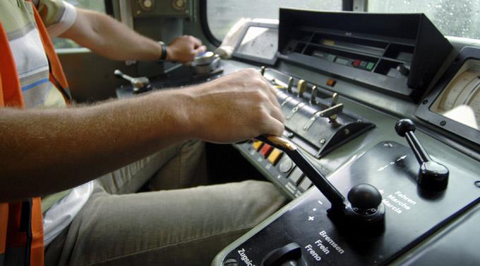 Die Gewerkschaft de Verkehrspersonals SEV will angemessene Löhne für Lokführer. (Symbolbild)
