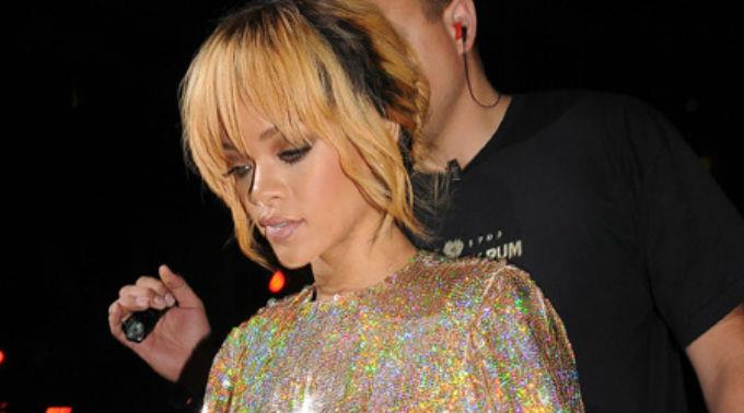 R'n'B-Star Rihanna wird angeblich von A$AP Rocky mit Sträussen und Liebesbriefen überhäuft.