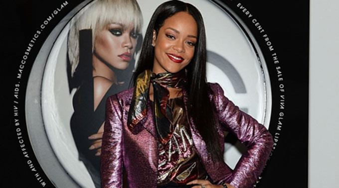 Sängerin Rihanna denkt, dass es lächerlich ist, wenn die Leute ihr eine Affäre mit Cara Delevingne nachsagen.