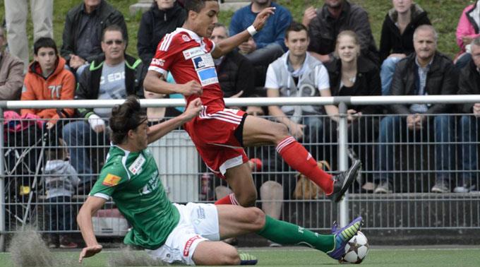 St. Gallens Daniele Russo gegen Marvin Spielmann vom FC Baden).