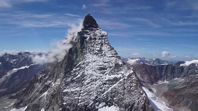 Am Matterhorn stürzte ein 53-jähriger Walliser rund 1000 Meter in die Tiefe.
