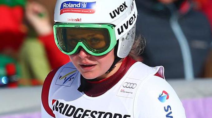 Corinne Suter stellt im ersten Training von St. Moritz die Bestzeit auf.