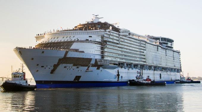 Das imposante Kreuzfahrtschiff kostet knapp eine Milliarde Euro.