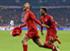Thiago Alcantara (l.) und Kingsley Coman erlösten die Bayern in der Verlängerung.