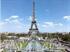 Der Eiffelturm ist das Wahrzeichen von Paris.