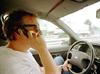 Handy irritiert Autolenker mehr als Beifahrer